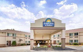 Days Inn & Suites Bridgeport Clarksburg